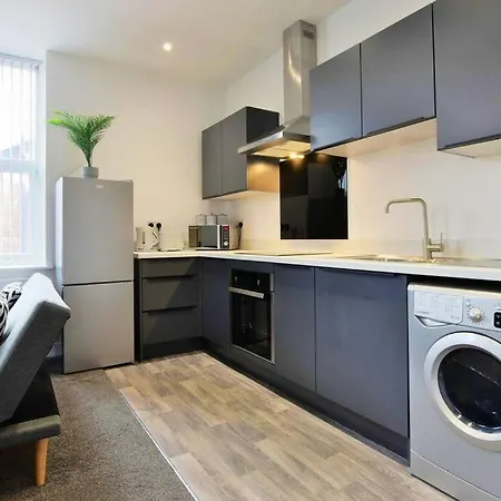 Free Parking - Charming 2-br Flat Near Salford Royal Apartment Manchester