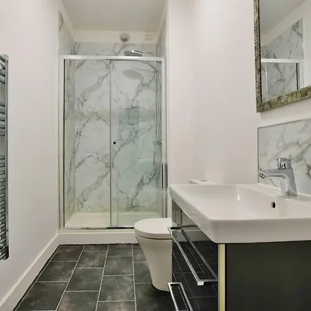 Apartman Free Parking - Spacious 2-br Close To Salford Royal *