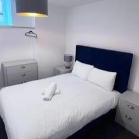 Free Parking - Lovely 2-br Flat Near Salford Royal 曼彻斯特