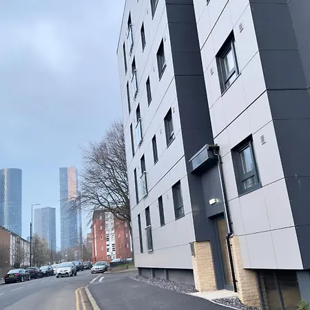 Luxury 2 Bedroom In Centre - Free Parking *