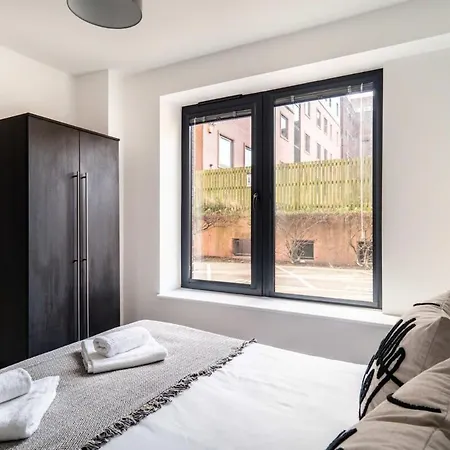 Stayzeni, Alexandra Rise Roomy 1 Bed Appartamento *