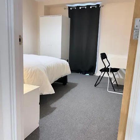 Luxury 2 Bedroom In Centre - Free Parking *