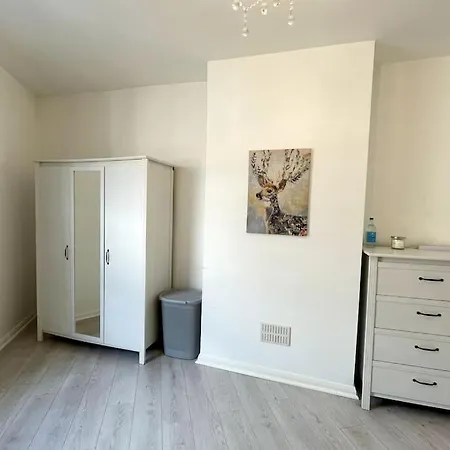 Free Parking - Near Coop Live, Etihad - Comfy 3-bed House In * Manchester