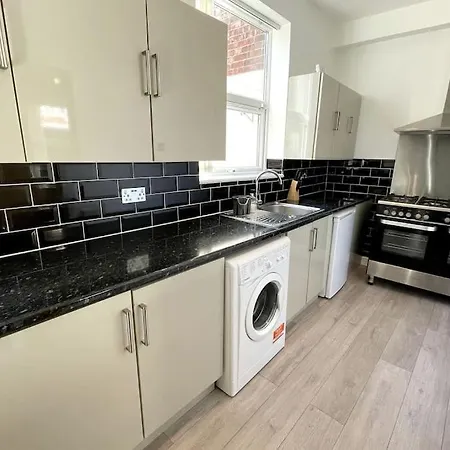 Free Parking - Near Coop Live, Etihad - Comfy 3-bed House In * Manchester