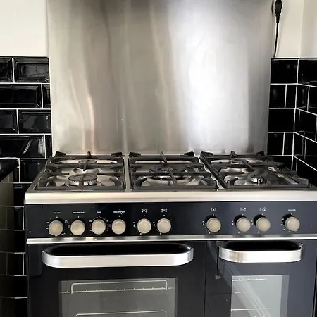 Free Parking - Near Coop Live, Etihad - Comfy 3-bed House In Manchester