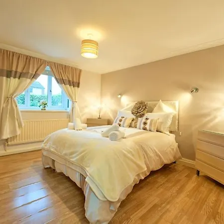 Dom wakacyjny Bespoke Salford Quays - Garden, Wifi And Parking