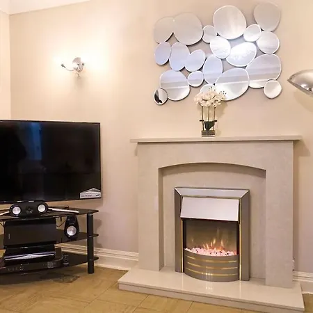 Dom wakacyjny Bespoke Salford Quays - Garden, Wifi And Parking