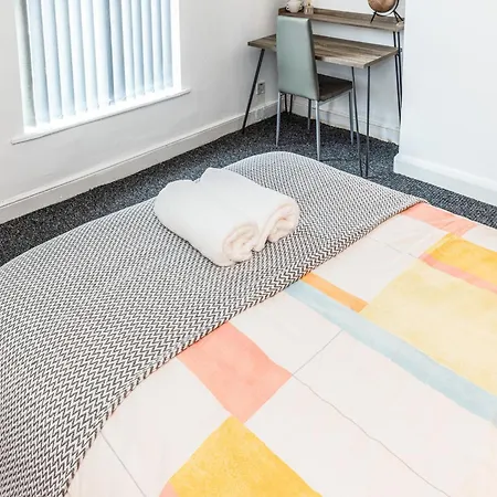 Apartmán Stylish 2 Bed House 7mins To City Center *