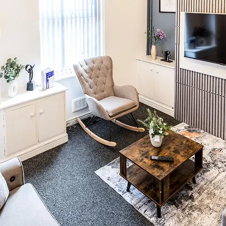 Stylish 2 Bed House 7mins To City Center Manchester