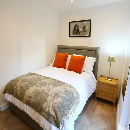 Апартаменты Pass The Keys 3 Bed Flat 8 Min Walk To Centre *