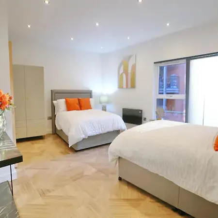 Pass The Keys Large Flat Walk To Centre In 5 Mins * مانشستر