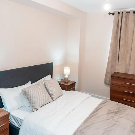 Entire 2 Bedroom And 2 Bathroom In -free Underground Parking *