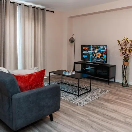 Entire 2 Bedroom And 2 Bathroom In -free Underground Parking