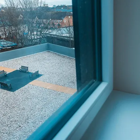 Entire 2 Bedroom And 2 Bathroom In -free Underground Parking * 曼彻斯特