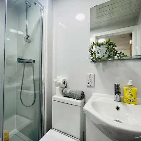 アパート Chic Hideaway: Modern Studio In Stretford マンチェスター