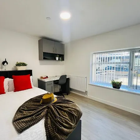 Chic Hideaway: Modern Studio In Stretford Апартаменты *