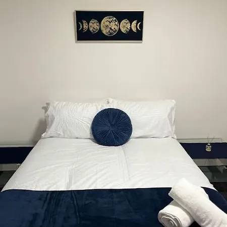 Salford 2-bed - Near Uni & Mcr Centre בית נופש *