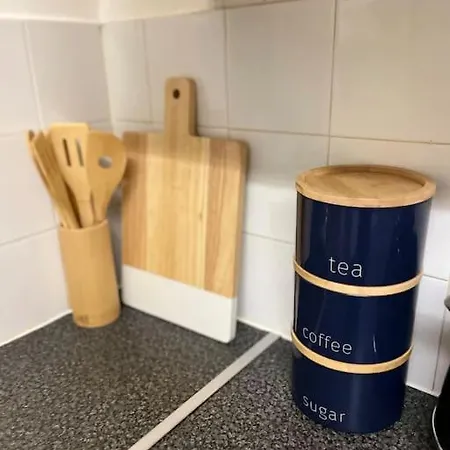 Salford 2-bed - Near Uni & Mcr Centre בית נופש מנצ'סטר