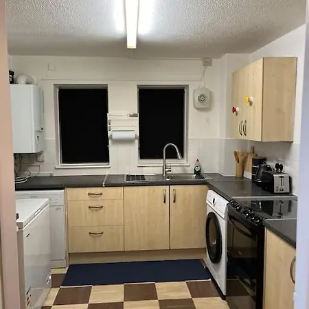 Salford 2-bed - Near Uni & Mcr Centre בית נופש