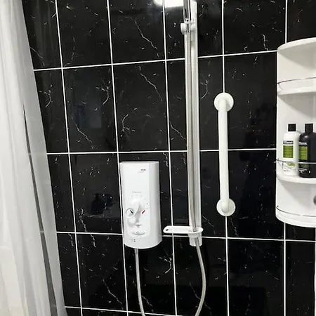 Salford 2-bed - Near Uni & Mcr Centre * מנצ'סטר