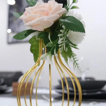 Etihcity - 3 Bedroom Semi - Free Parking Near Etihad Stadium, Tourist Attractions, Centre, Transport And Motorway Links Next To Mcdonald's - Sky N Netflix Holiday home *