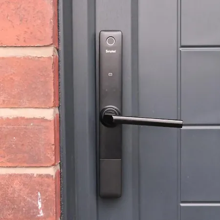 Etihcity - 3 Bedroom Semi - Free Parking Near Etihad Stadium, Tourist Attractions, Centre, Transport And Motorway Links Next To Mcdonald's - Sky N Netflix Manchester