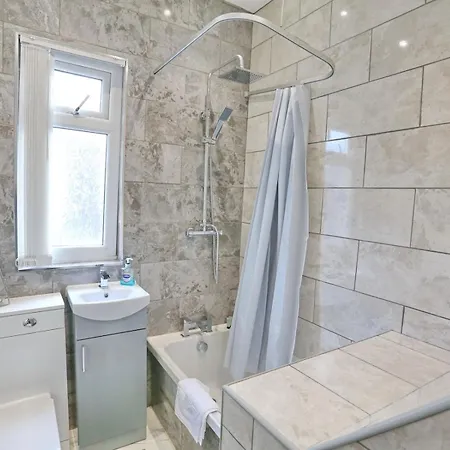Holiday home Pass The Keys 5 Min Walk Free Parking Coop Live And Ethiad Arena *