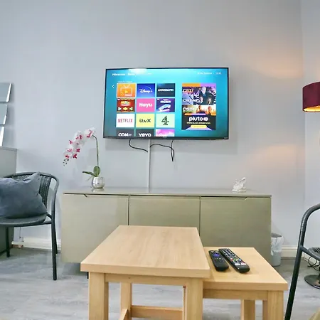 Holiday home Pass The Keys 5 Min Walk Free Parking Coop Live And Ethiad Arena