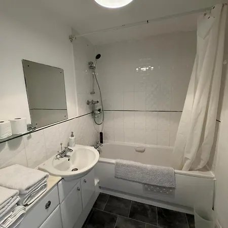 Casa de Férias Sleeps5-netflix-parkg-near Center Etihad