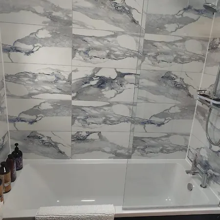 New 2 Bedroom In - Stretford - Old Trafford Close To Football-cricket Ground & Centre 아파트 맨체스터