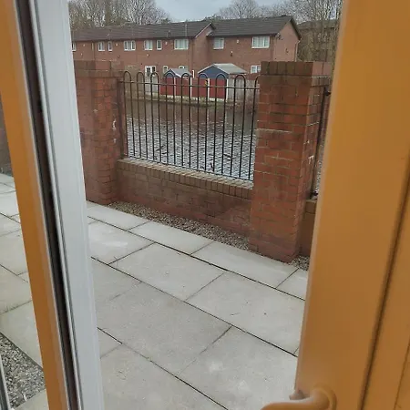 New 2 Bedroom In - Stretford - Old Trafford Close To Football-cricket Ground & Centre