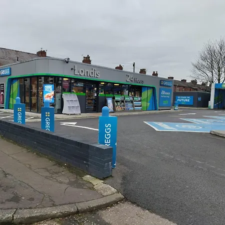 New 2 Bedroom In - Stretford - Old Trafford Close To Football-cricket Ground & Centre マンチェスター