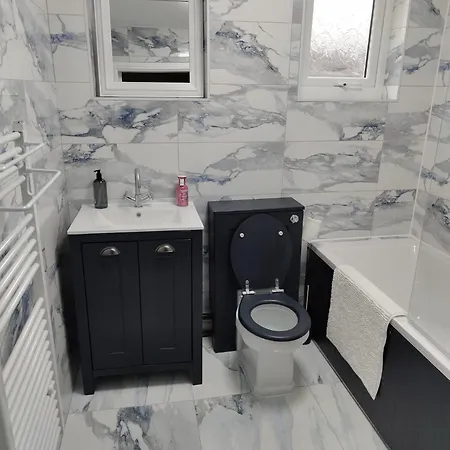 New 2 Bedroom In - Stretford - Old Trafford Close To Football-cricket Ground & Centre アパート