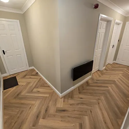 New 2 Bedroom In - Stretford - Old Trafford Close To Football-cricket Ground & Centre