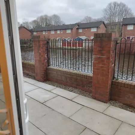 New 2 Bedroom In - Stretford - Old Trafford Close To Football-cricket Ground & Centre *