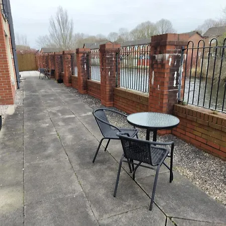 アパート New 2 Bedroom In - Stretford - Old Trafford Close To Football-cricket Ground & Centre *