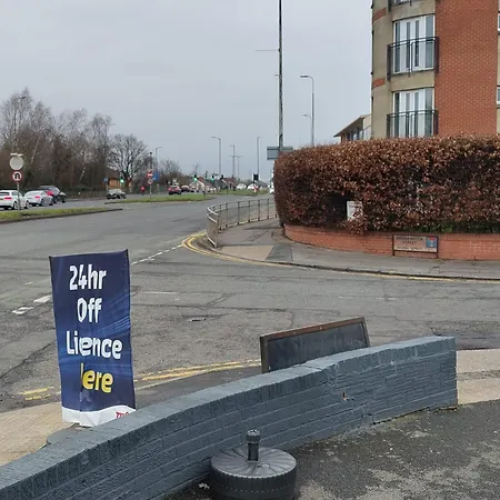 New 2 Bedroom In - Stretford - Old Trafford Close To Football-cricket Ground & Centre アパート