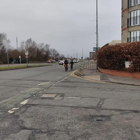 アパート New 2 Bedroom In - Stretford - Old Trafford Close To Football-cricket Ground & Centre *