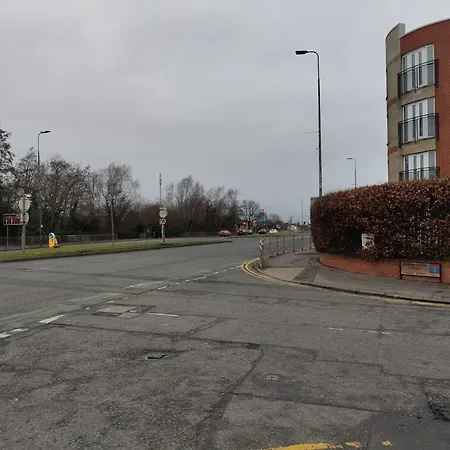 아파트 New 2 Bedroom In - Stretford - Old Trafford Close To Football-cricket Ground & Centre 맨체스터