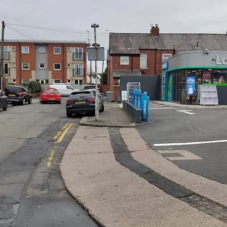 New 2 Bedroom In - Stretford - Old Trafford Close To Football-cricket Ground & Centre