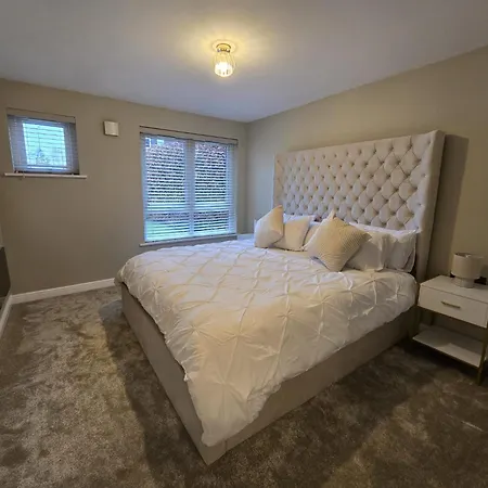 아파트 New 2 Bedroom In - Stretford - Old Trafford Close To Football-cricket Ground & Centre *