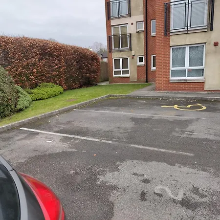 아파트 New 2 Bedroom In - Stretford - Old Trafford Close To Football-cricket Ground & Centre 맨체스터