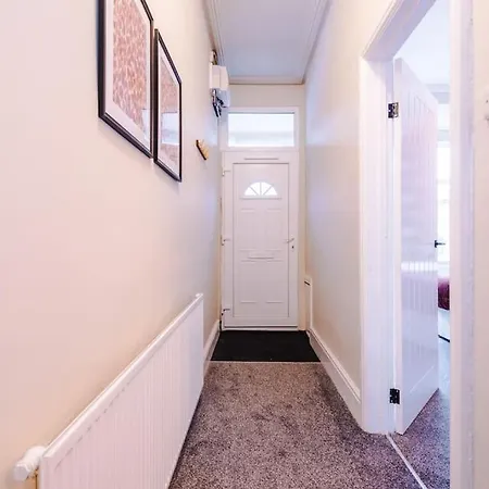 Salford Sanctuary 5 Bed House *