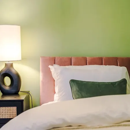 5 Bed Salford Sanctuary Retreat Сasa de vacaciones