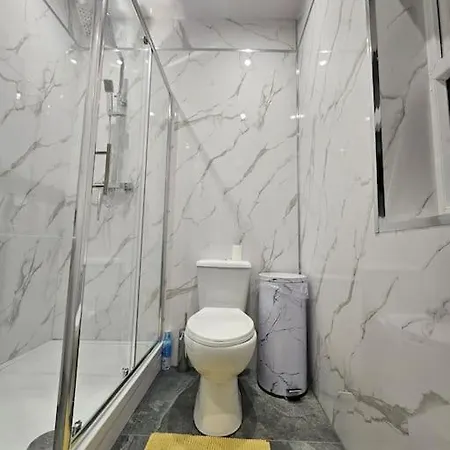 Lovely + Free Parking