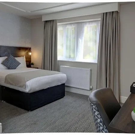 Hotel Trafford Hall Manchester, Trademark Collection By Wyndham 3*