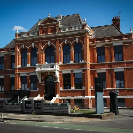 Trafford Hall Manchester, Trademark Collection By Wyndham Hotel 3*