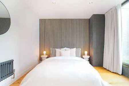 펜션 Townhaus West By The Heim Residences 맨체스터