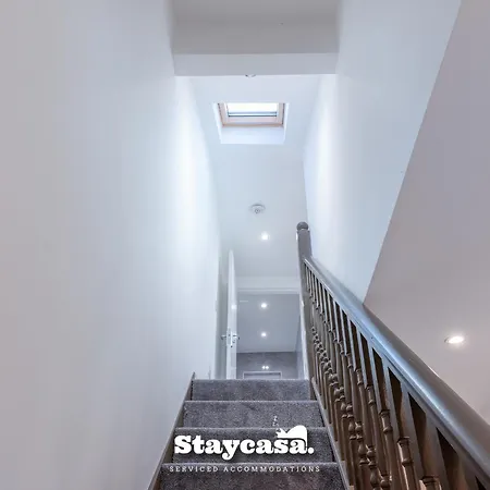 Ferienhaus Urban Comfort 4-bed House - Free Wi-fi & Parking