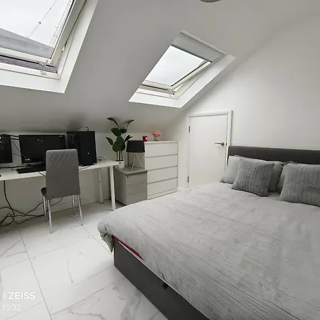 Shared House - 10 Mins From Piccadilly Station/man Uni/o2 Apollo Mánchester